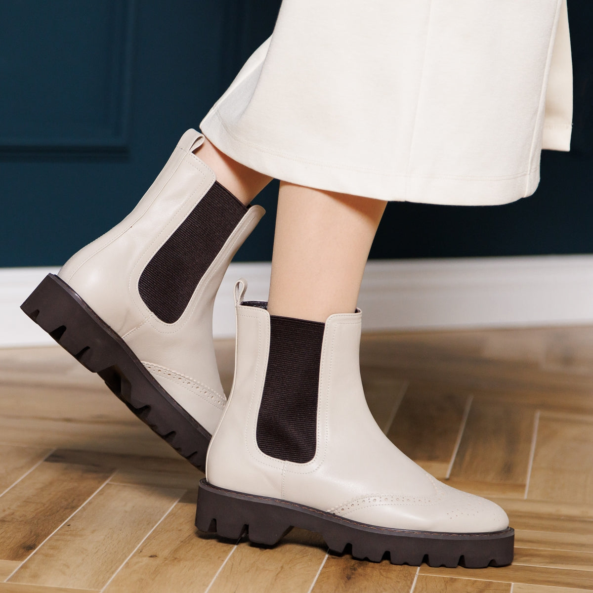 SALE】メダリオンサイドゴアトラックソールブーツ/631406