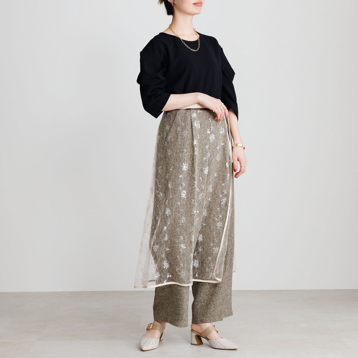 《予約/4月下旬入荷予定》メタルアクセントミュールパンプス/640012