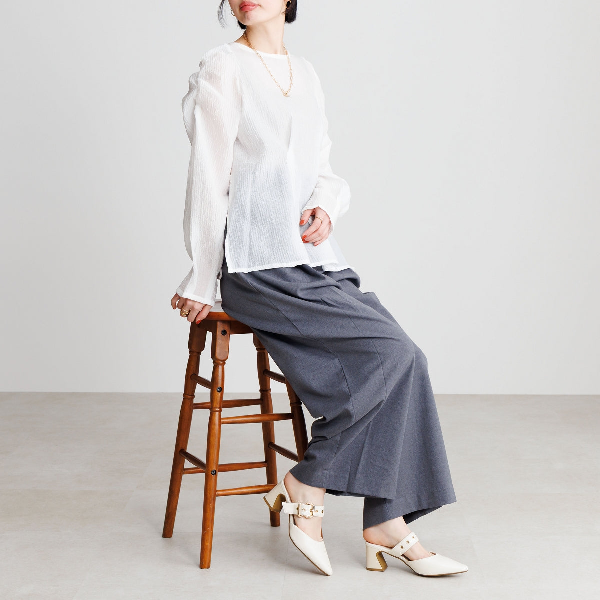 《予約/4月下旬入荷予定》メタルアクセントミュールパンプス/640012