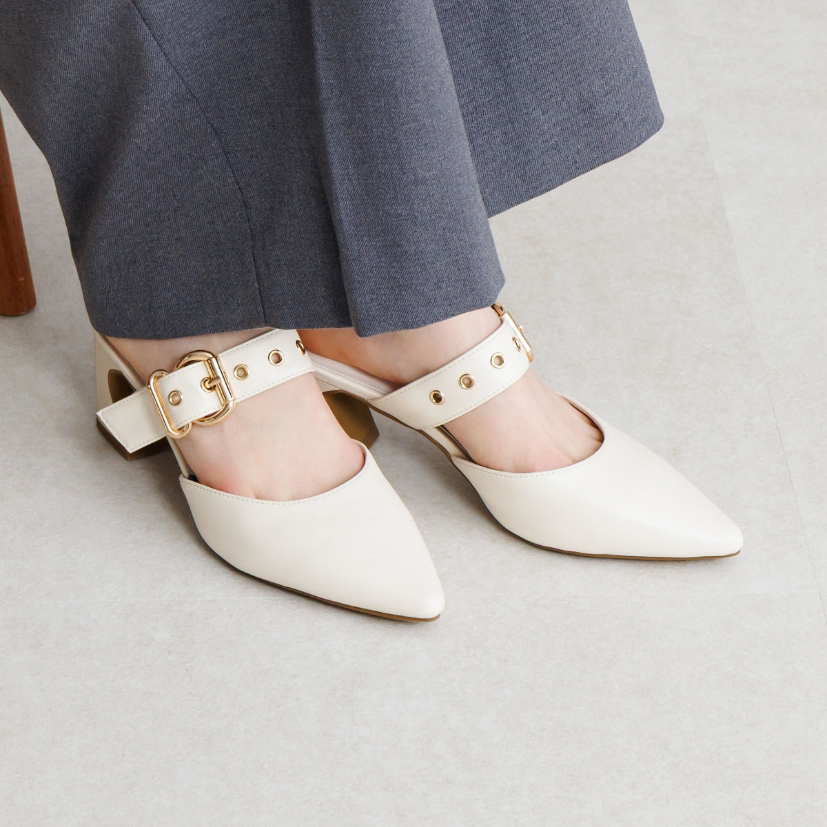 《予約/4月下旬入荷予定》メタルアクセントミュールパンプス/640012