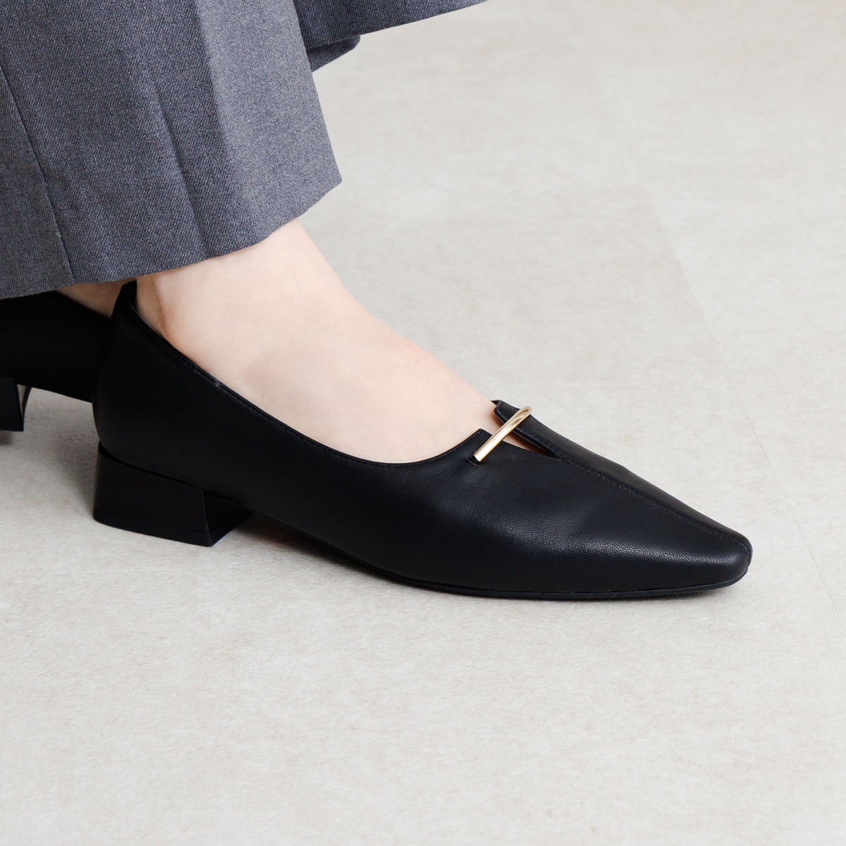 《予約/4上旬入荷予定》メタルバーアクセントパンプス/ 640013