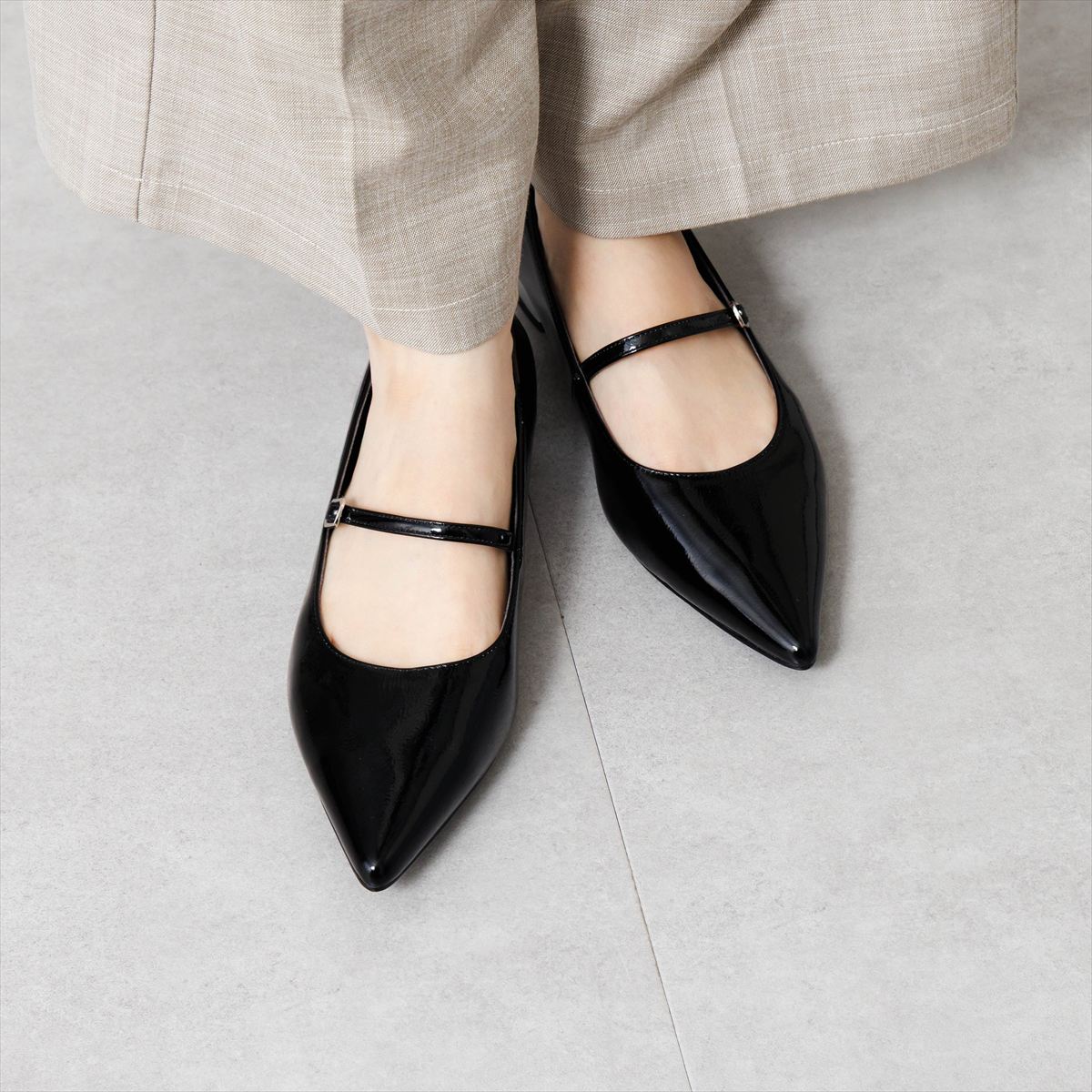 【26AW／WEB限定デザイン】配色ヒールストラップフラットパンプス/640016