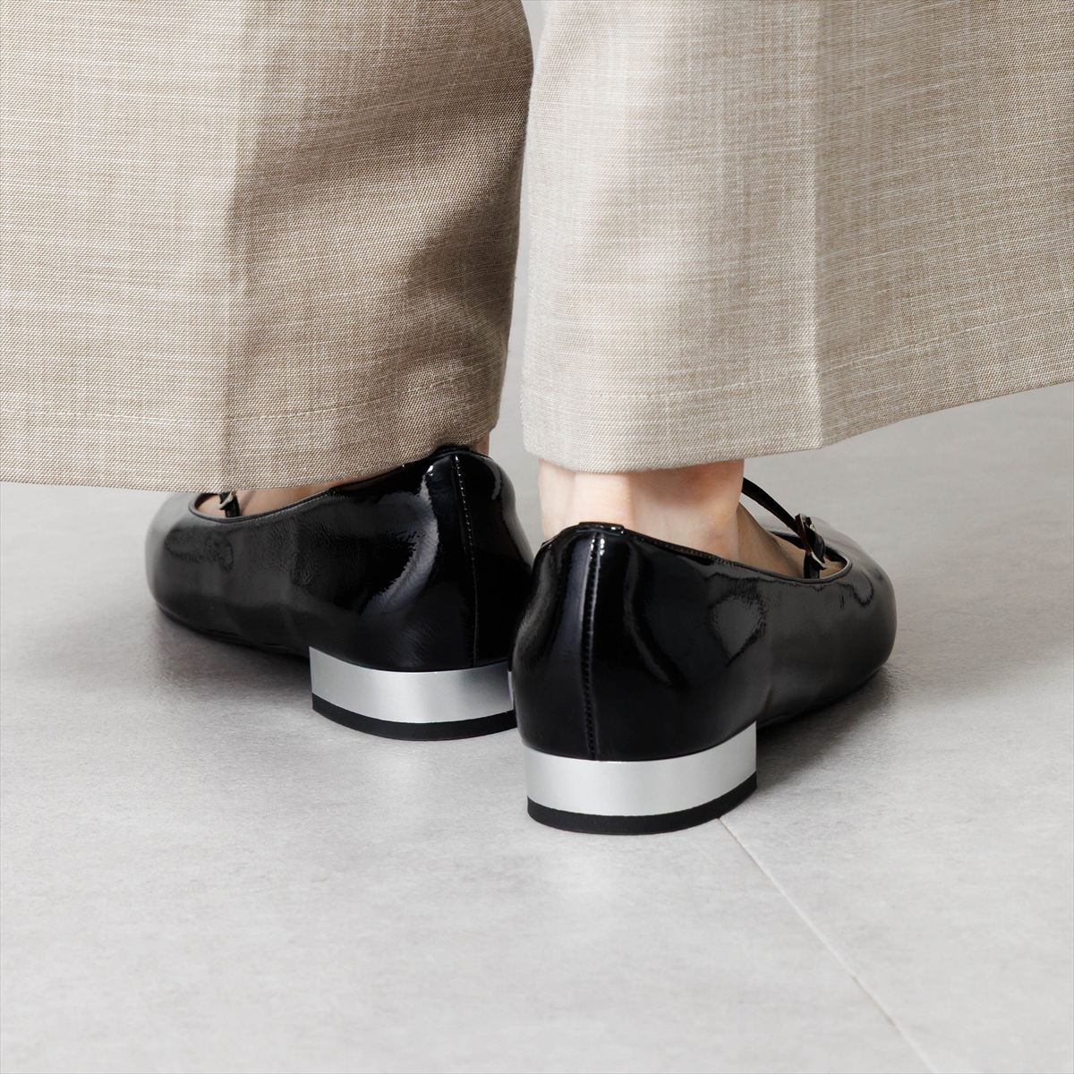 【26AW／WEB限定デザイン】配色ヒールストラップフラットパンプス/640016