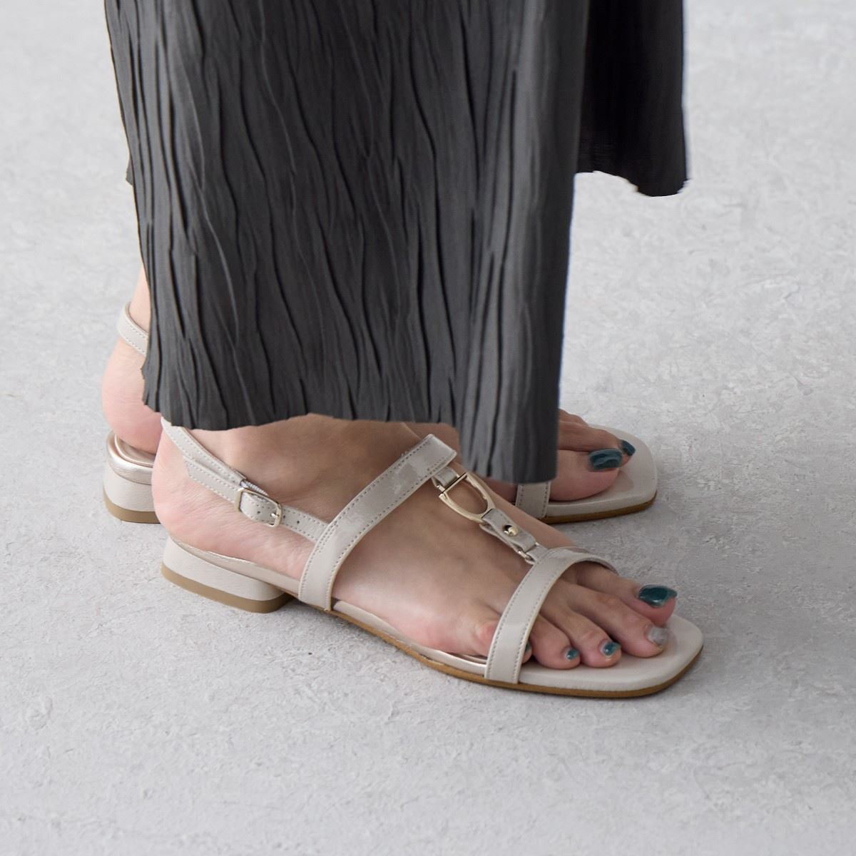 【SALE】ゴールドパーツフラットサンダル/641228