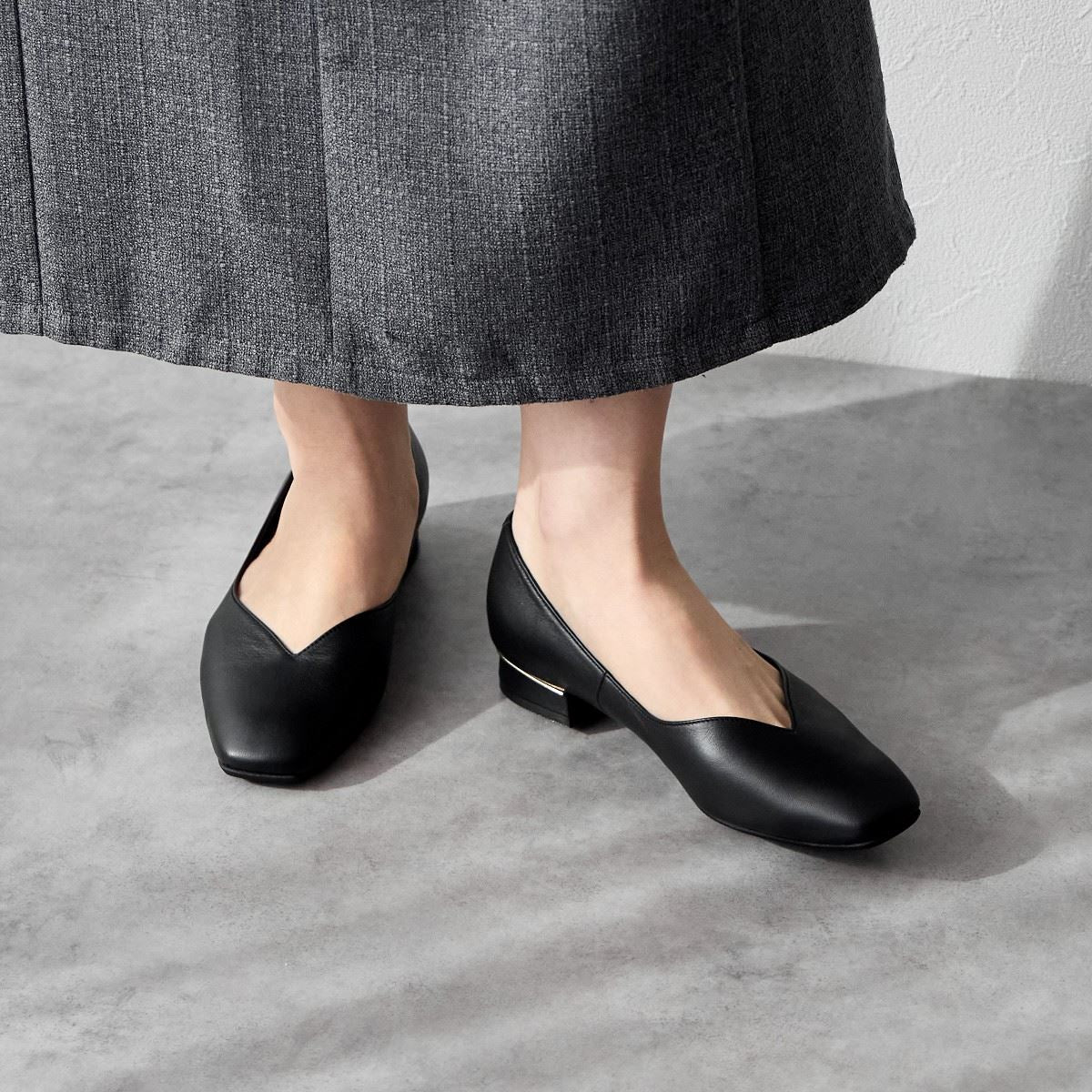 【SALE】Vカットローヒールパンプス/641318