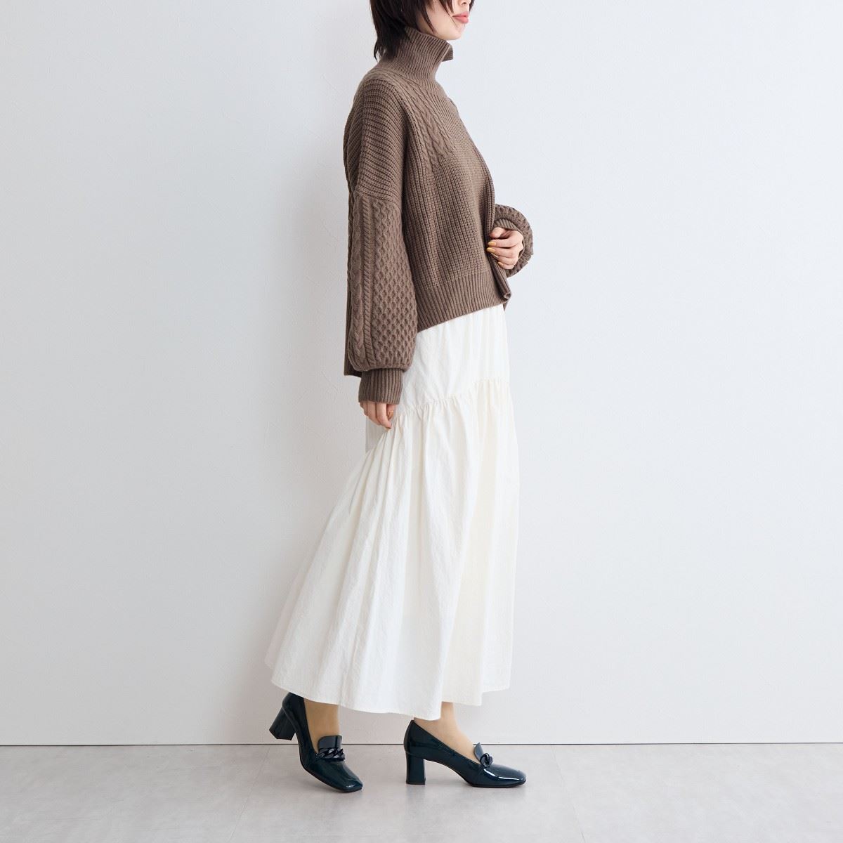 新品　未使用　23cm　HIMIKO ホワイト チェーンローファー 中ヒール 新品 未使用 23cm HIMIKO ホワイト チェーンローファー 中ヒール