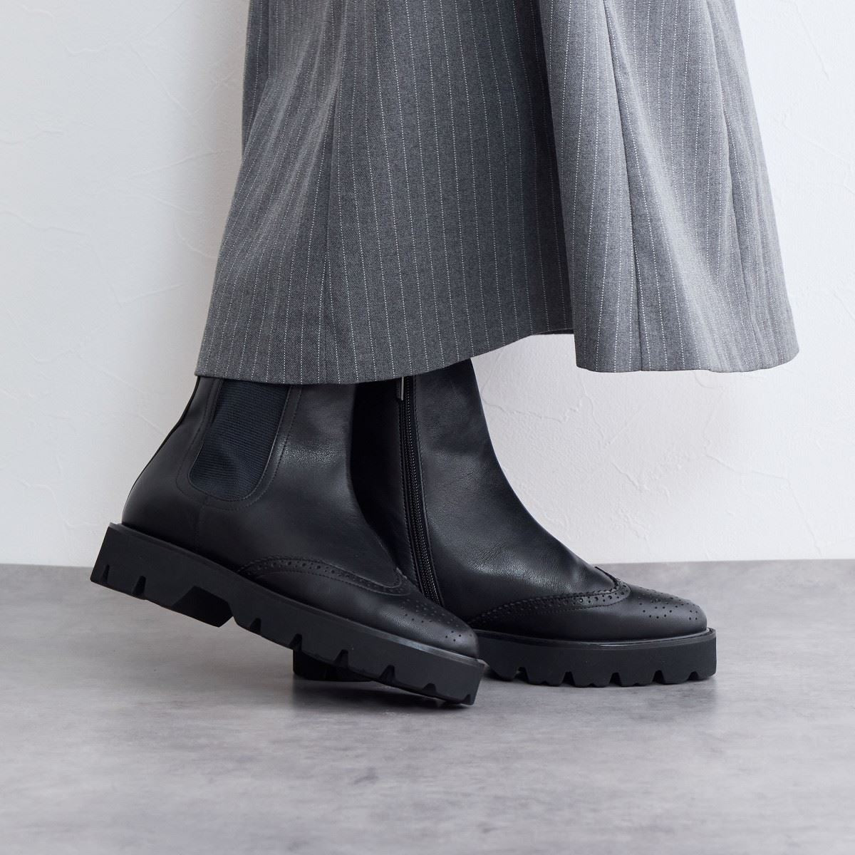 ダイアナ　サイドゴアブーツ　23cm ウイングチップ　メダリオン　トラックソール ダイアナ サイドゴアブーツ 23cm ウイングチップ メダリオン トラック