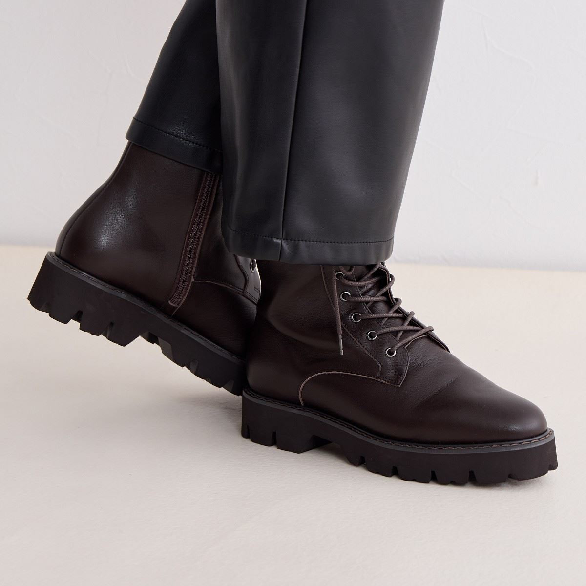 美品✨gomme. ゴム トラックソール 厚底 レザー ブーツ サイドジップ 特別価格】レースアップトラックソールブーツ/641410