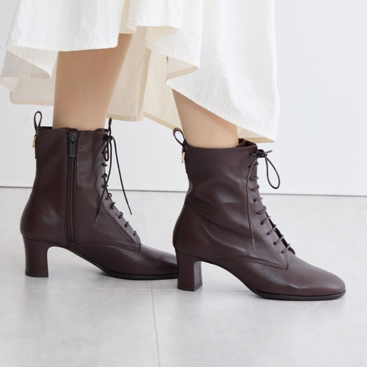 rurumu: ブーツ rurumu: Autumn Winter 2021 collectionのファッションショーに