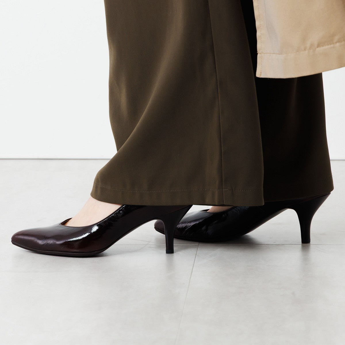 25AW新色】ポインテッドトゥパンプス/643102