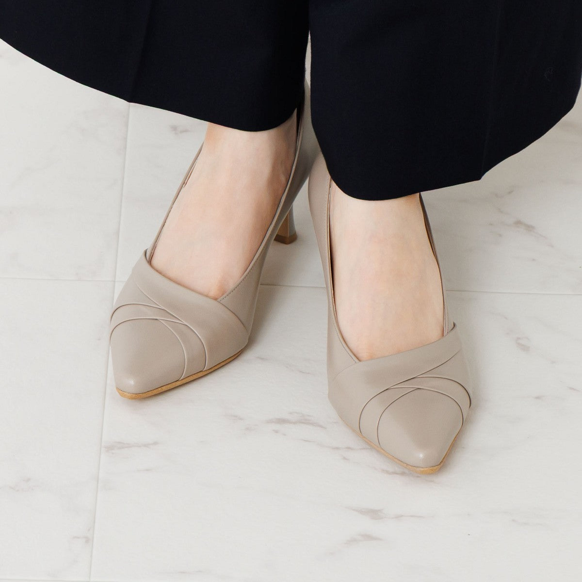 卑弥呼　25AW新色　切替デザインナナメカットパンプス　アイボリー　23 25AW新色】切替デザインナナメカットパンプス/643107
