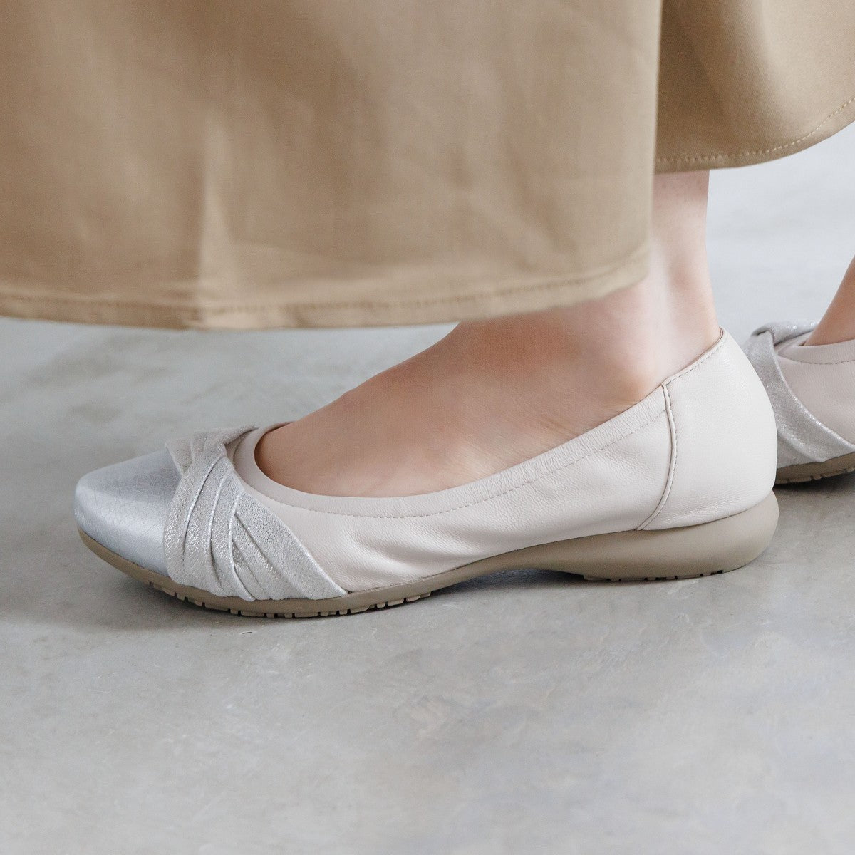 【26SS新色追加】クロスリボンスニーカーパンプス/643301