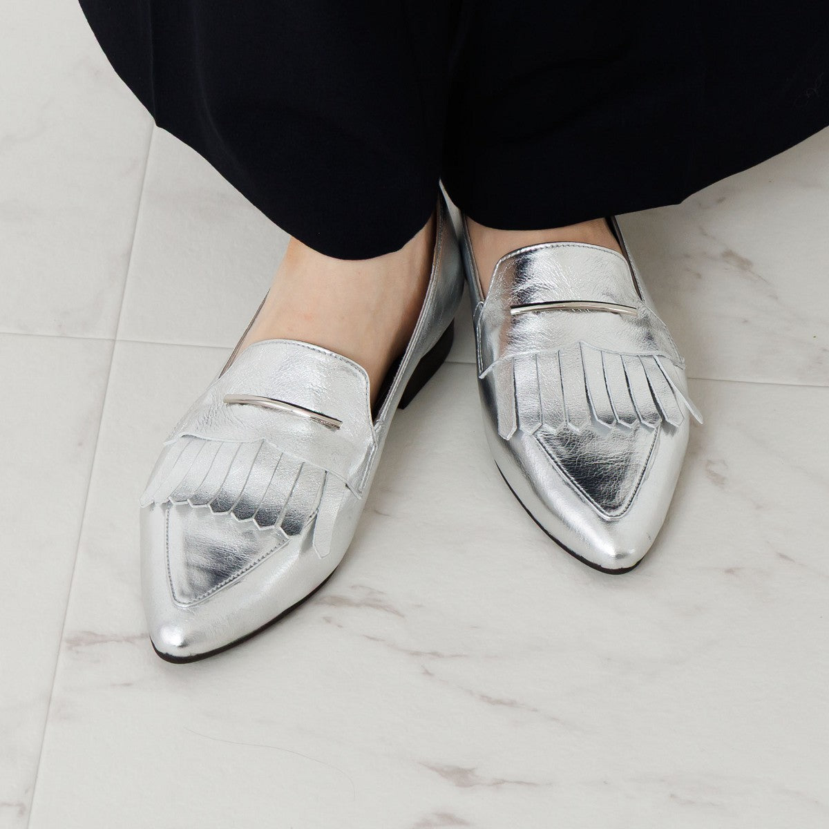 25AW新色】メタルバーキルトローファー/651106