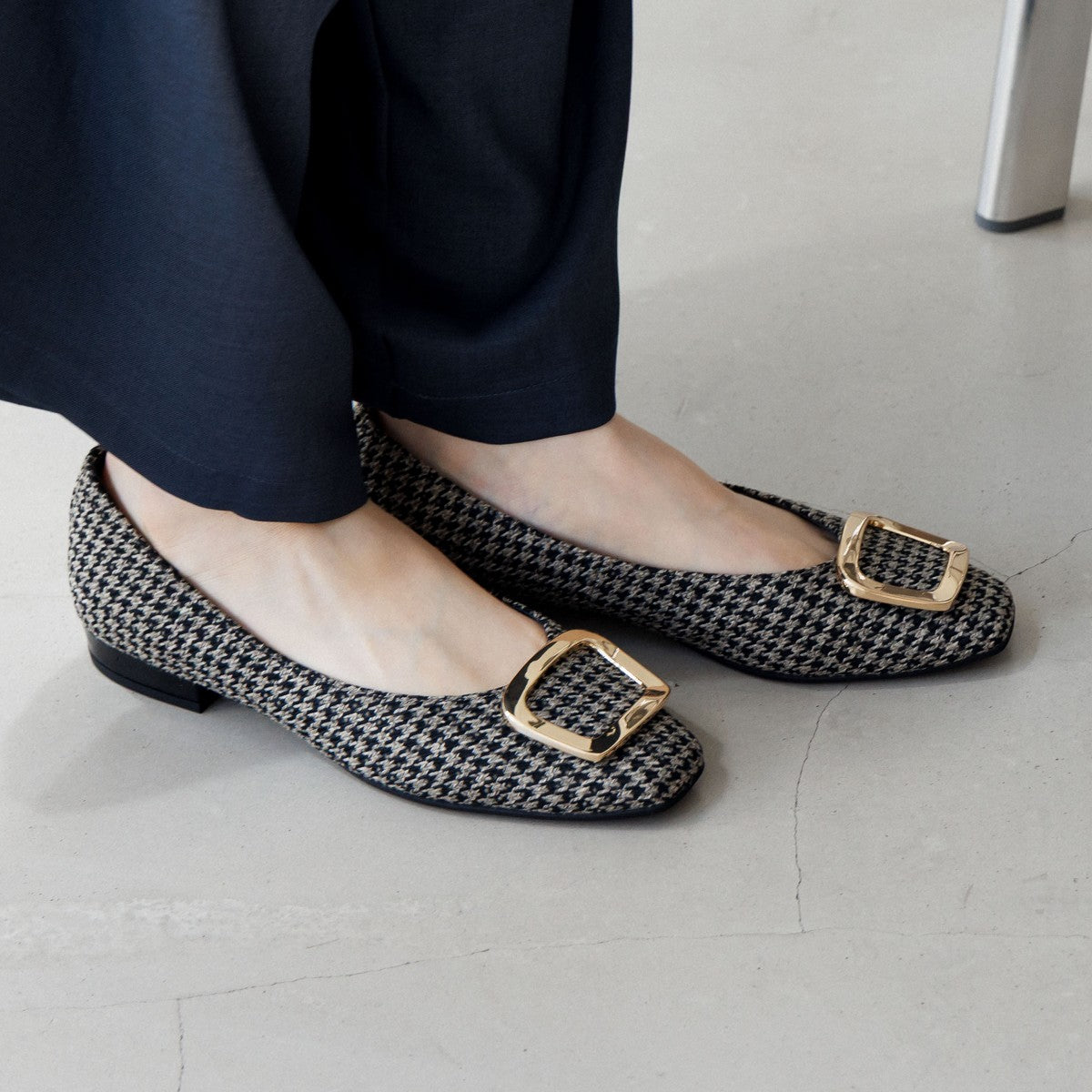 【SALE】スクエアバックルローヒールパンプス/751110