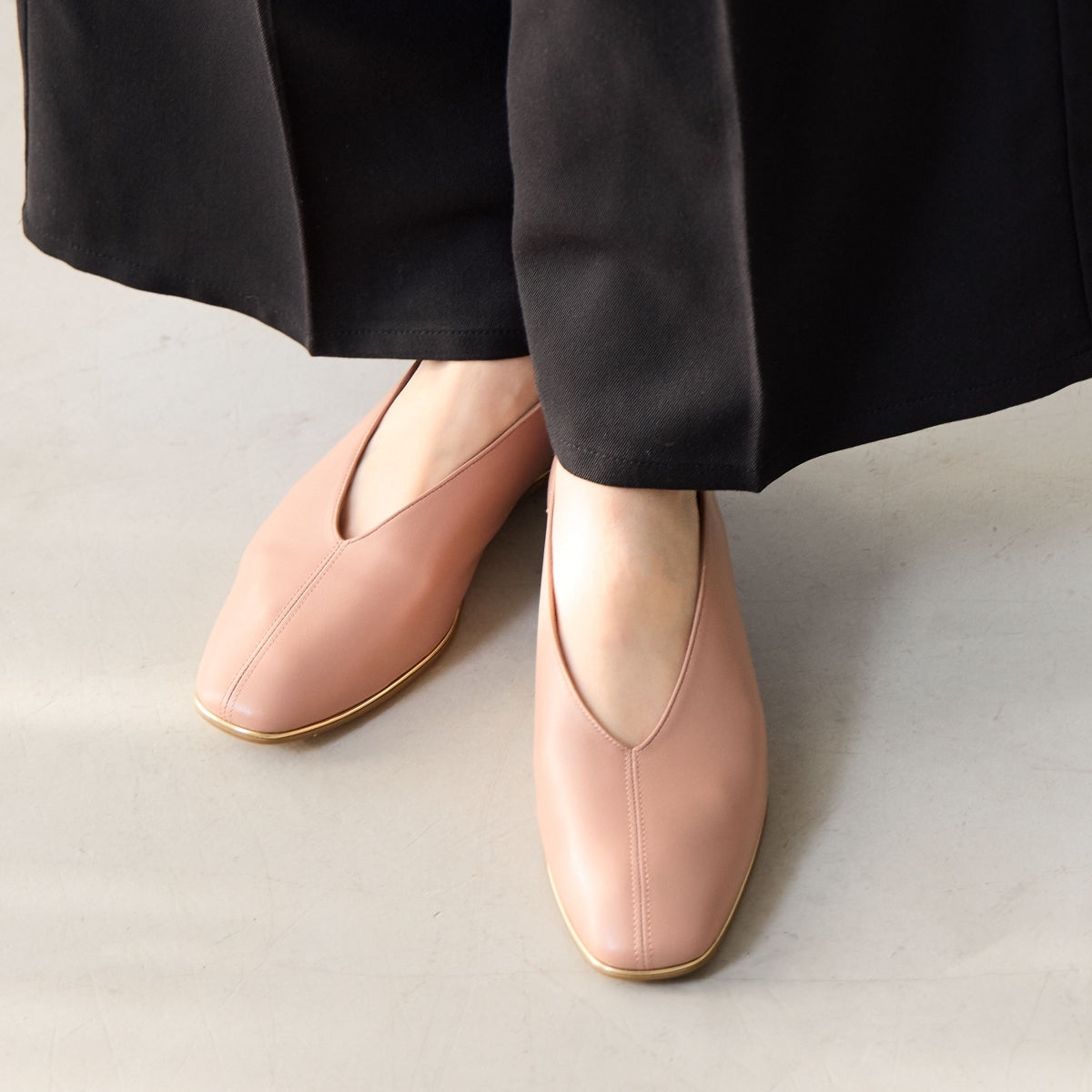 【SALE】メタルラインVカットパンプス/751113