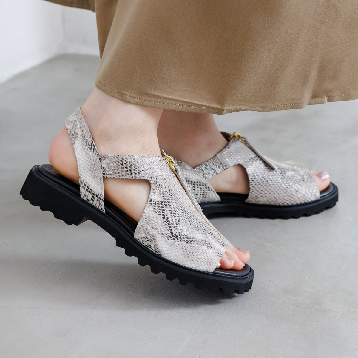 【26SS新色追加】センタージッププラットフォームサンダル/651207