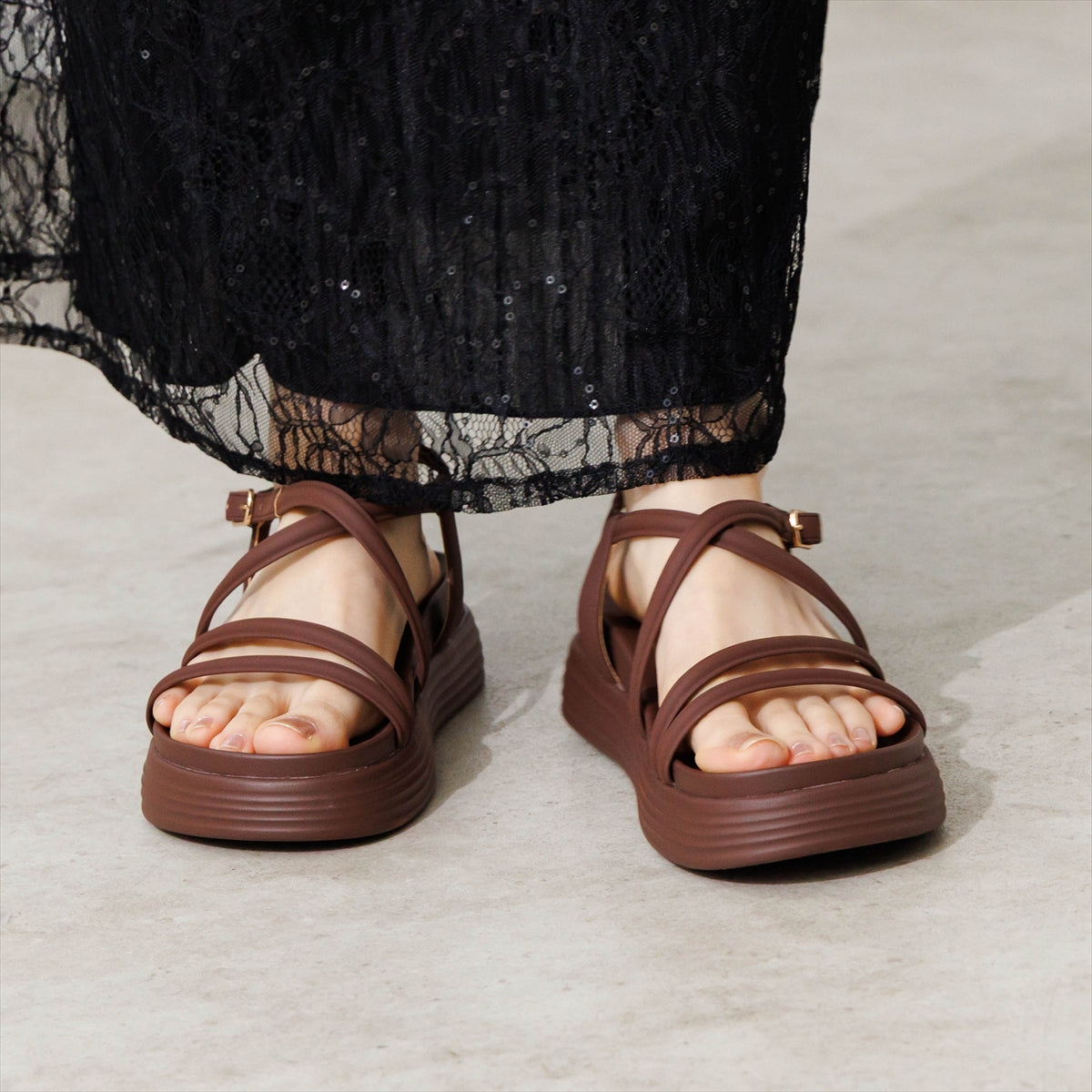 SALE】【WEB限定デザイン】クロスストラップサンダル/651250