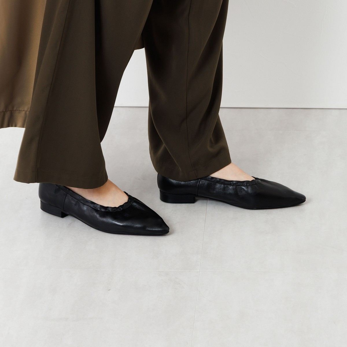 【25AW】シャーリングフラットパンプス/651302