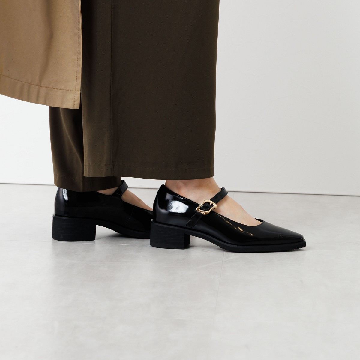 【25AW】軽量ソールポインテッドトゥメリージェーン/651305