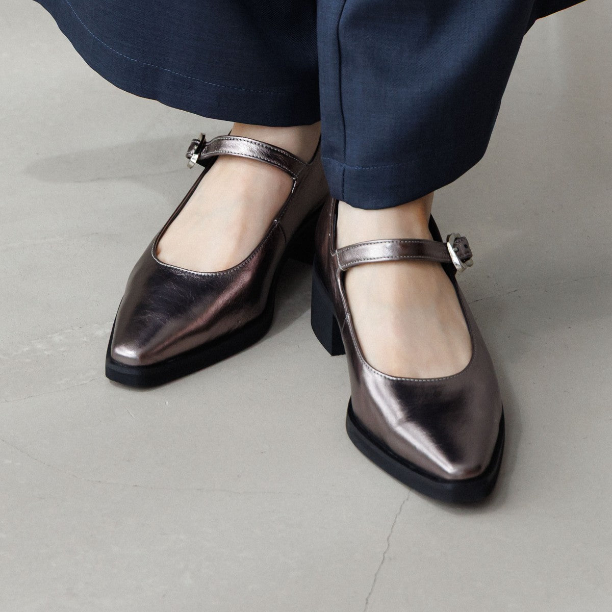 【25AW】軽量ソールポインテッドトゥメリージェーン/651305