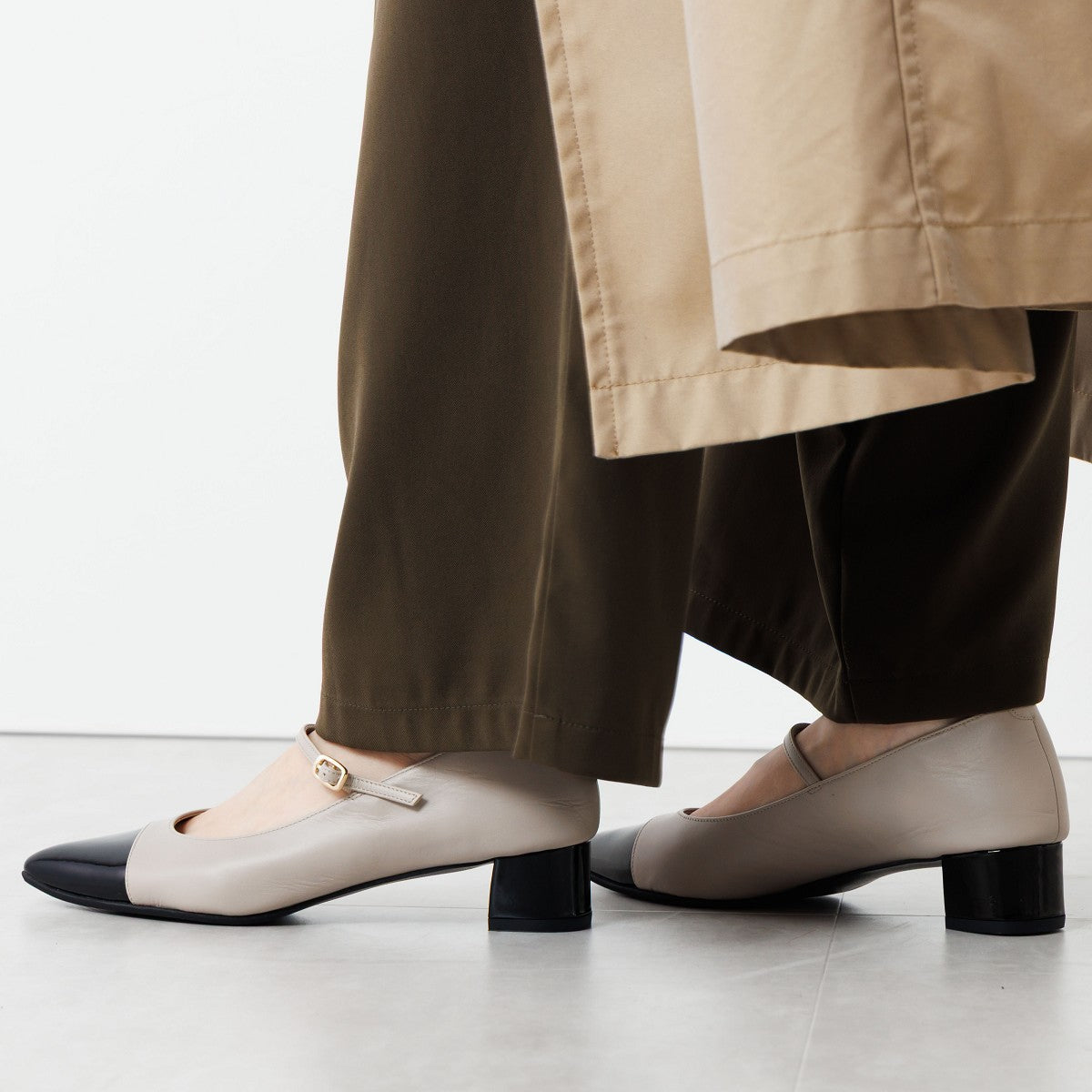 ☆美品☆【ヒミコ】パンプス (24.5) 2WAYベルトデザインバブーシュ　黒 25AW新色】2WAYベルトデザインバブーシュ/643311