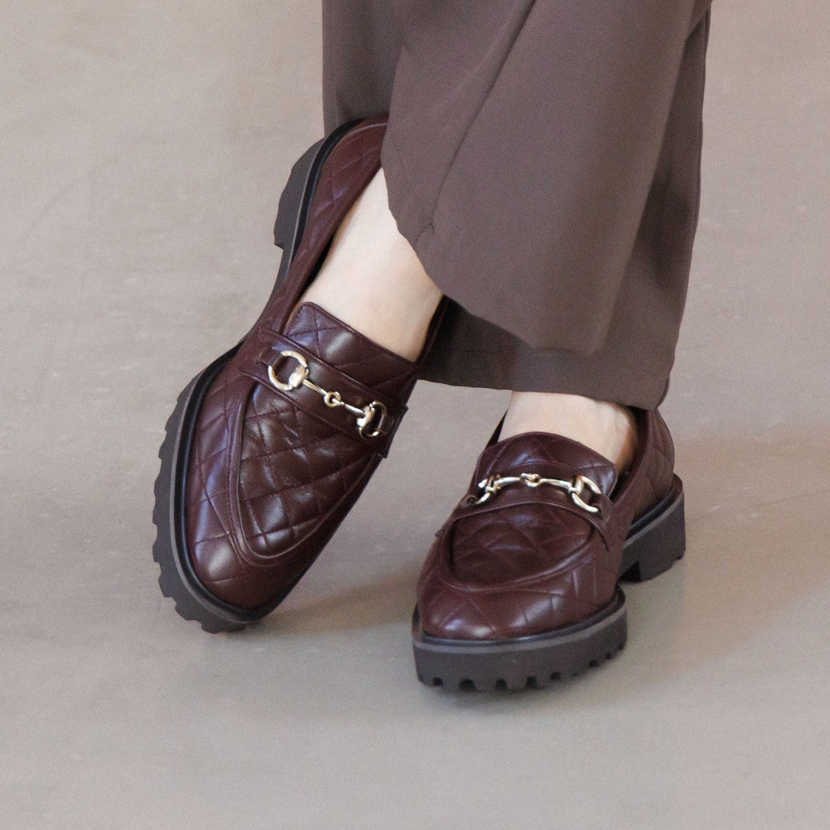 【25AW】トラックソールキルティングビットローファー/651324