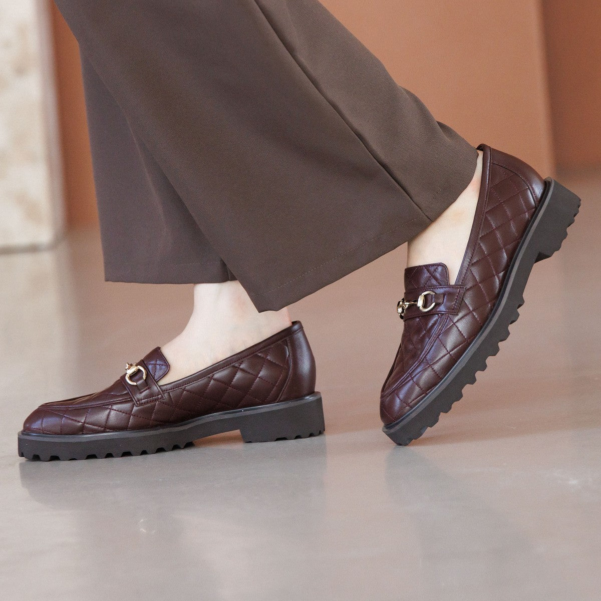 【25AW】トラックソールキルティングビットローファー/651324
