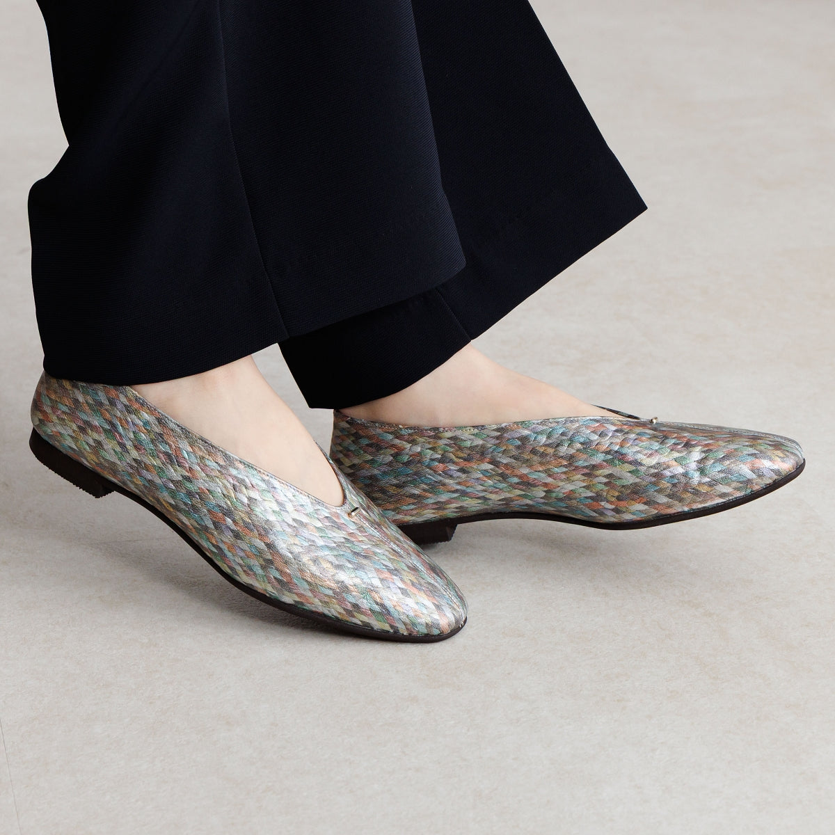 【26SS新色追加】メタルポイントフラットパンプス/651326