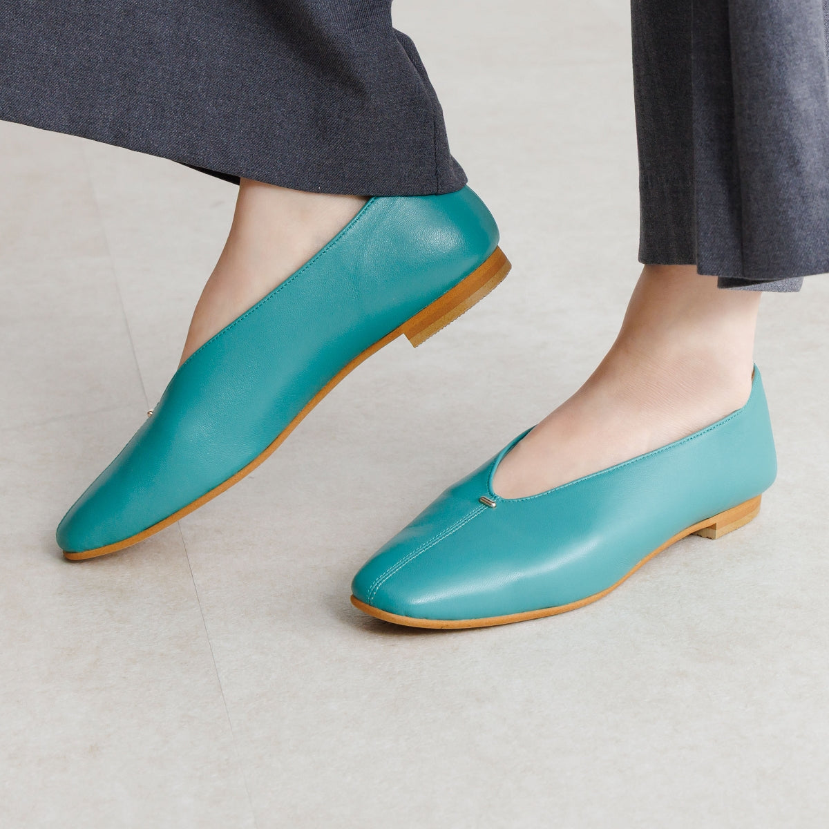 【26SS新色追加】メタルポイントフラットパンプス/651326