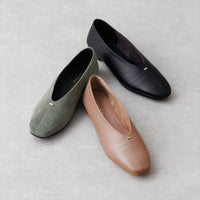 【26AW】メタルポイントフラットパンプス/651326