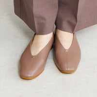 【26AW】メタルポイントフラットパンプス/651326