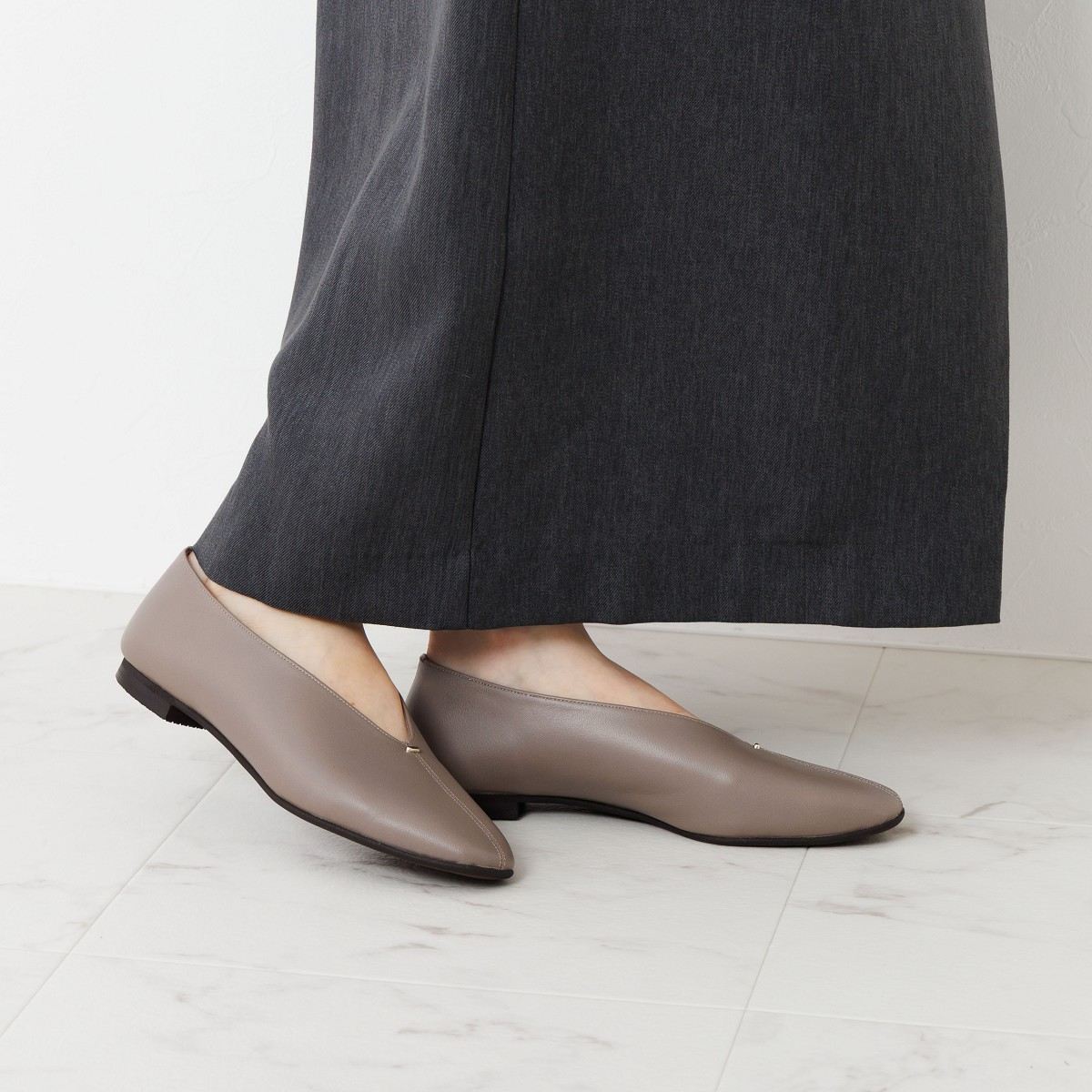 【25AW】メタルポイントフラットパンプス/651326