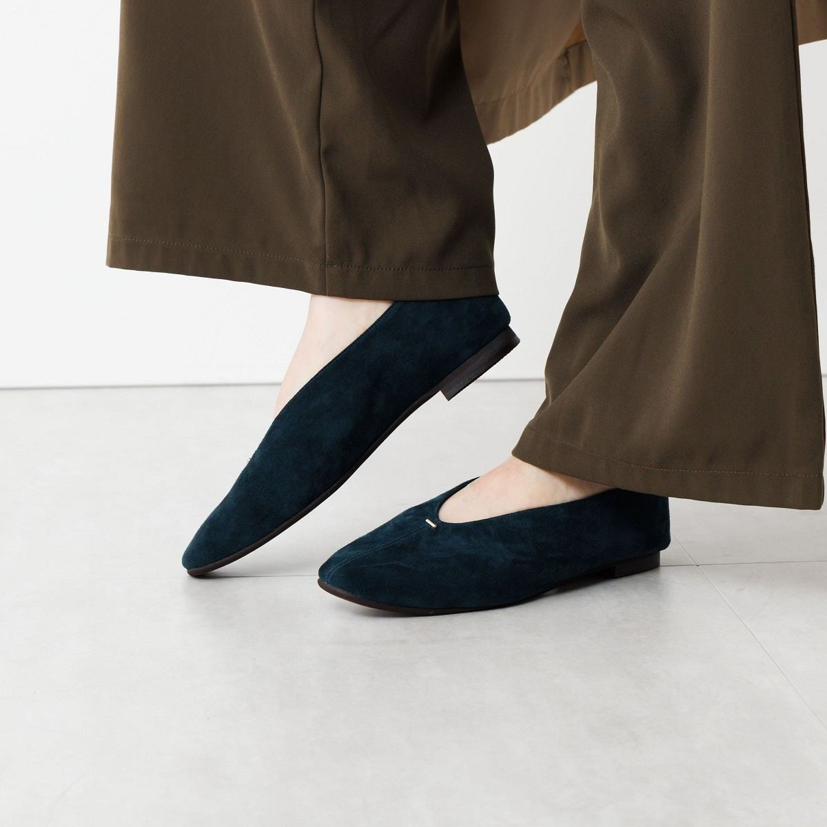 【25AW】メタルポイントフラットパンプス/651326