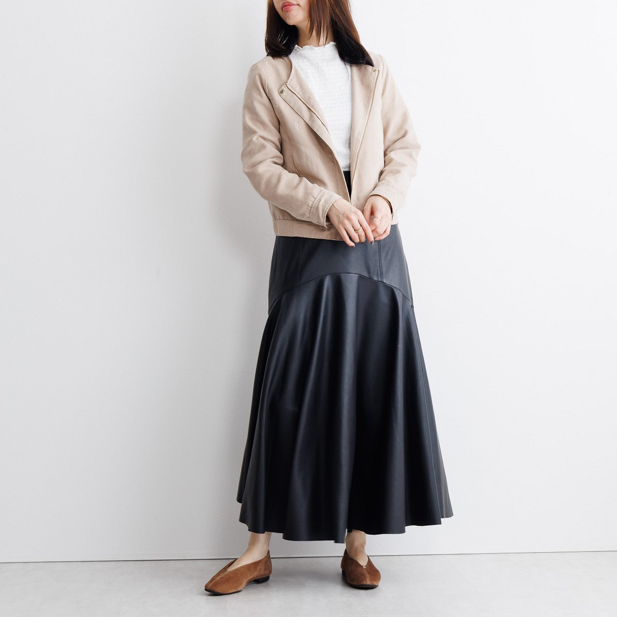 《一部予約/11月上旬入荷予定》【25AW】メタルポイントフラットパンプス/651326