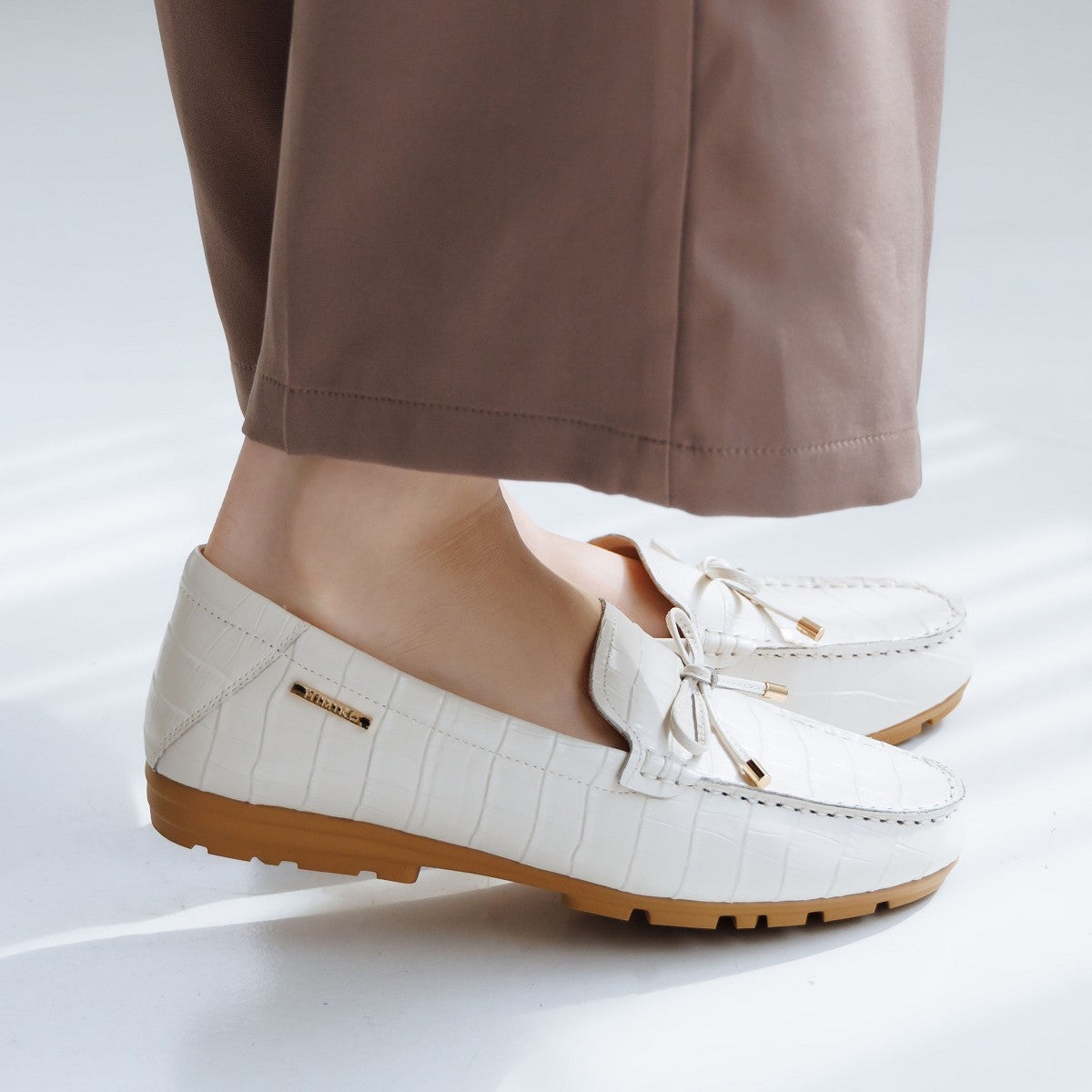 【26SS新色追加】リボンモチーフモカシン/651328