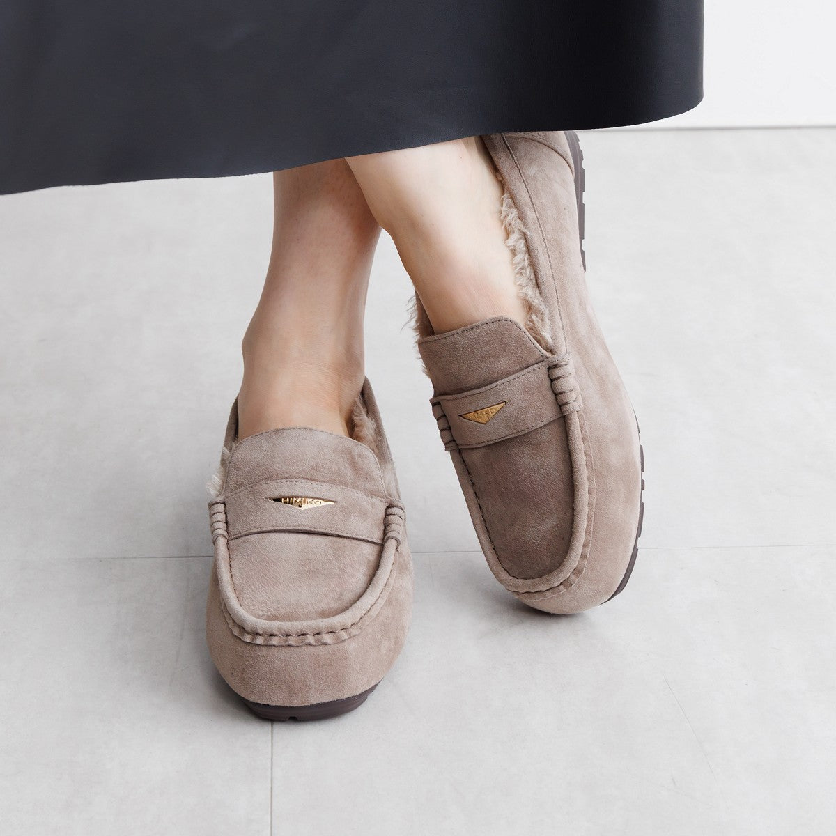 25AW/再入荷】メタルポイントふわふわモカシン/651332