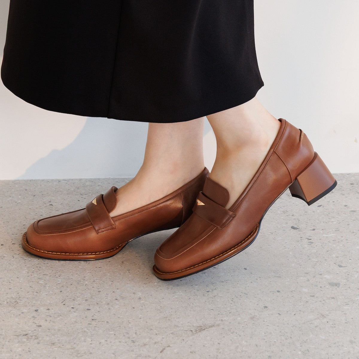 予約/11月中旬入荷予定》メタルポイントヒールローファー/651333