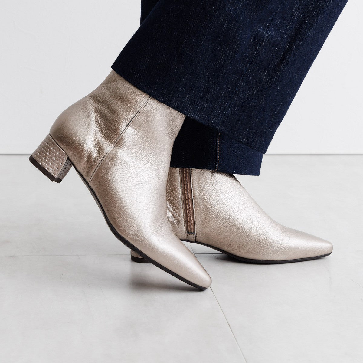 25AW】ポインテッドトゥショートブーツ/651402