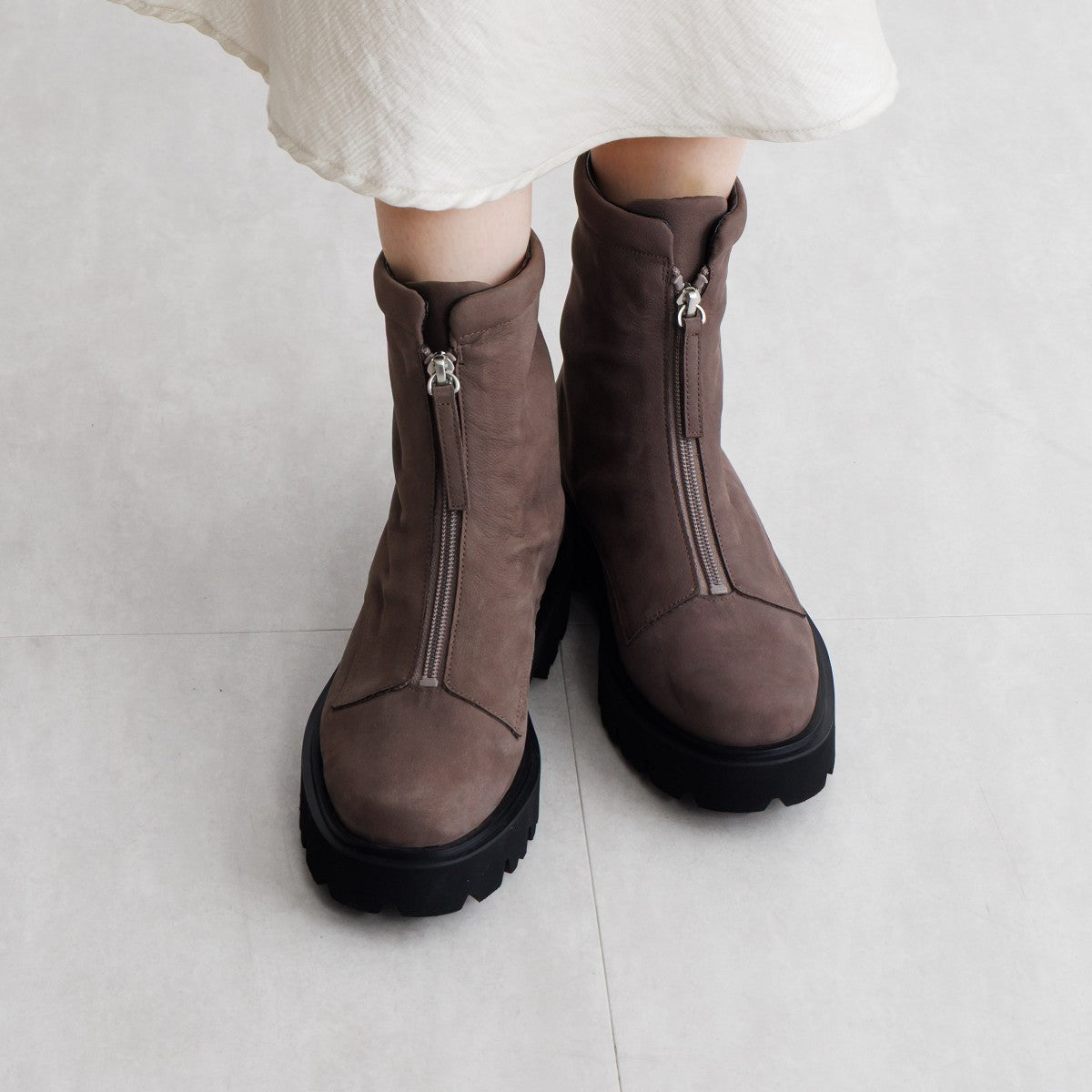 25AW】フロントジップブーツ/651409