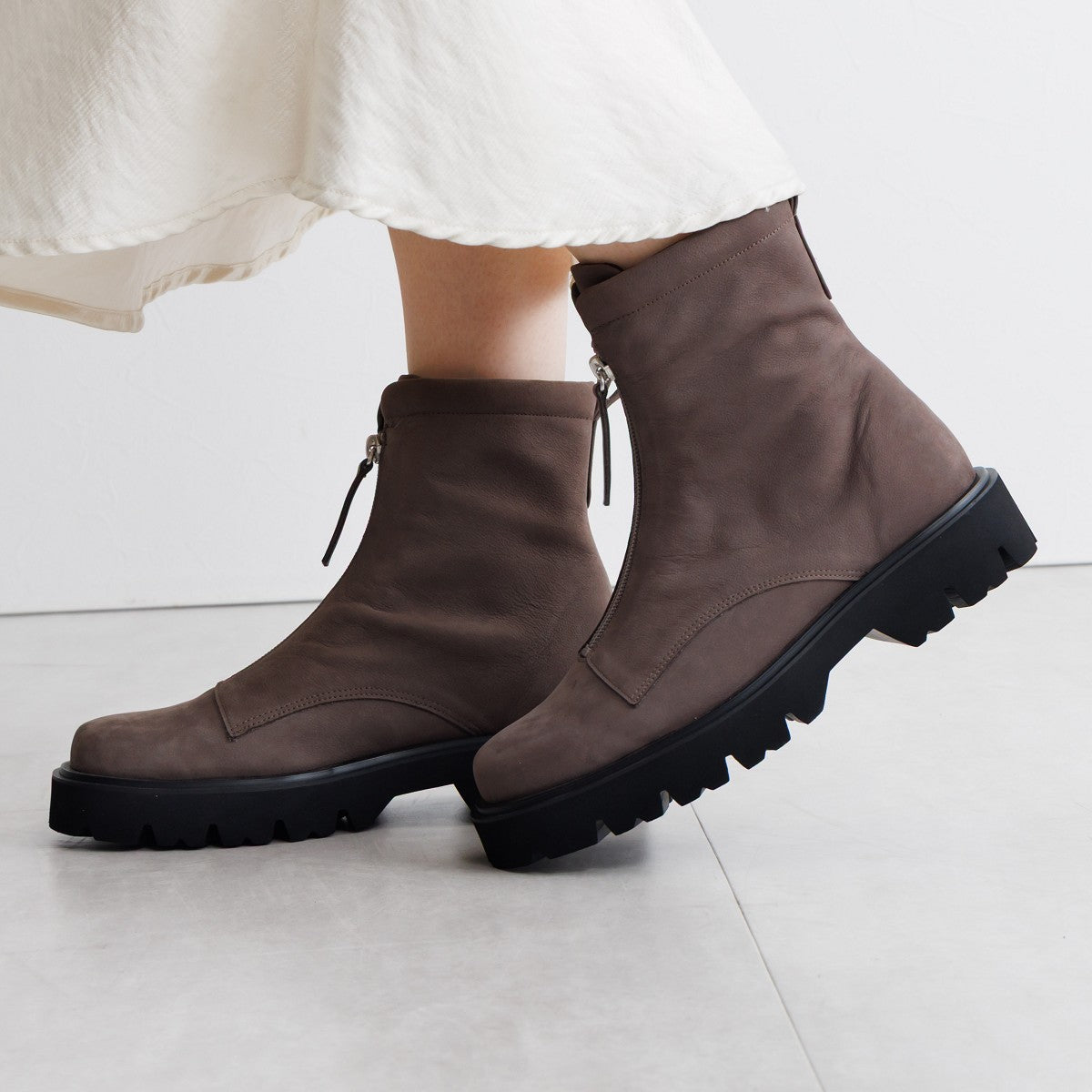 【25AW】フロントジップブーツ/651409