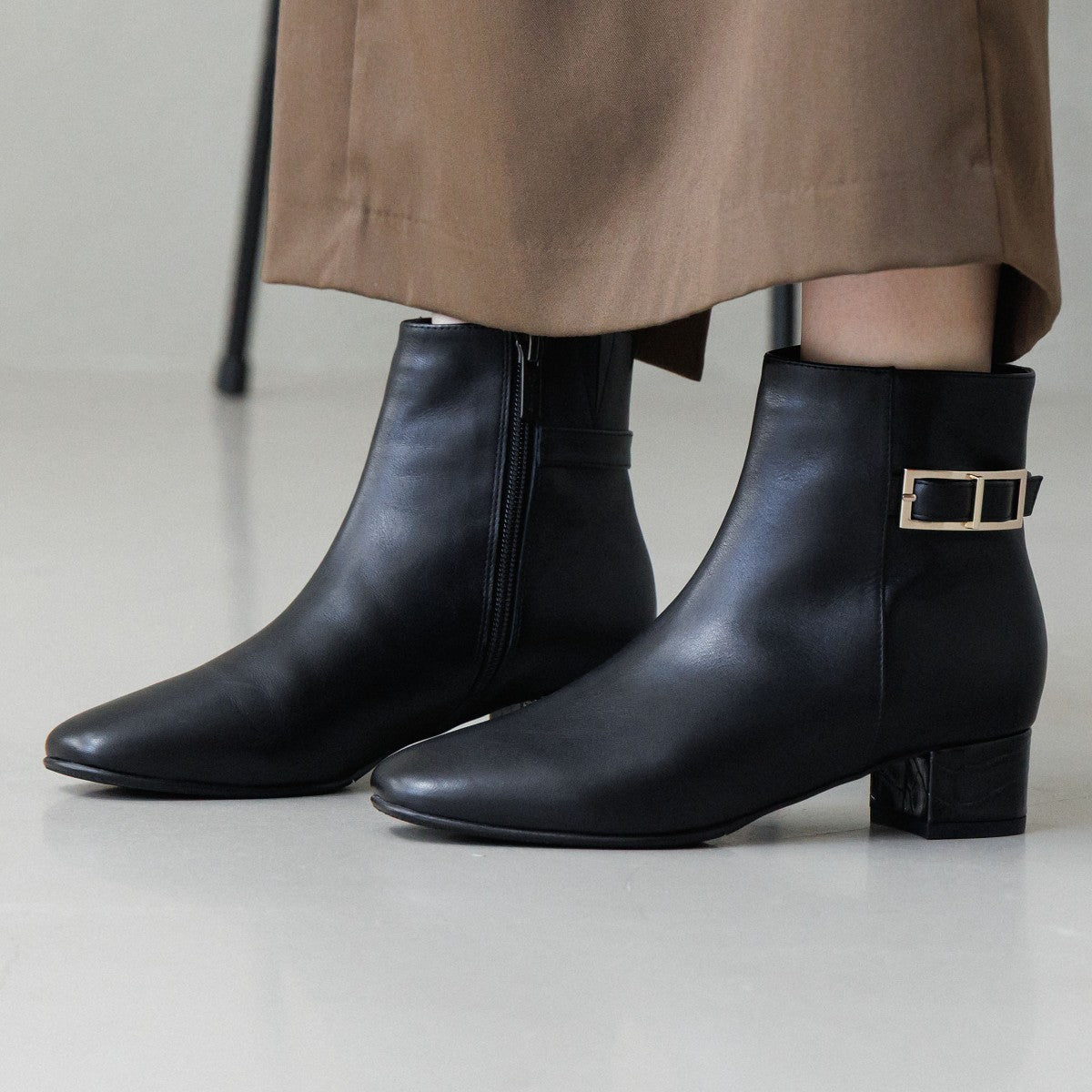 《予約/11月下旬頃入荷予定》スクエアバックルサイドベルトブーツ/651417