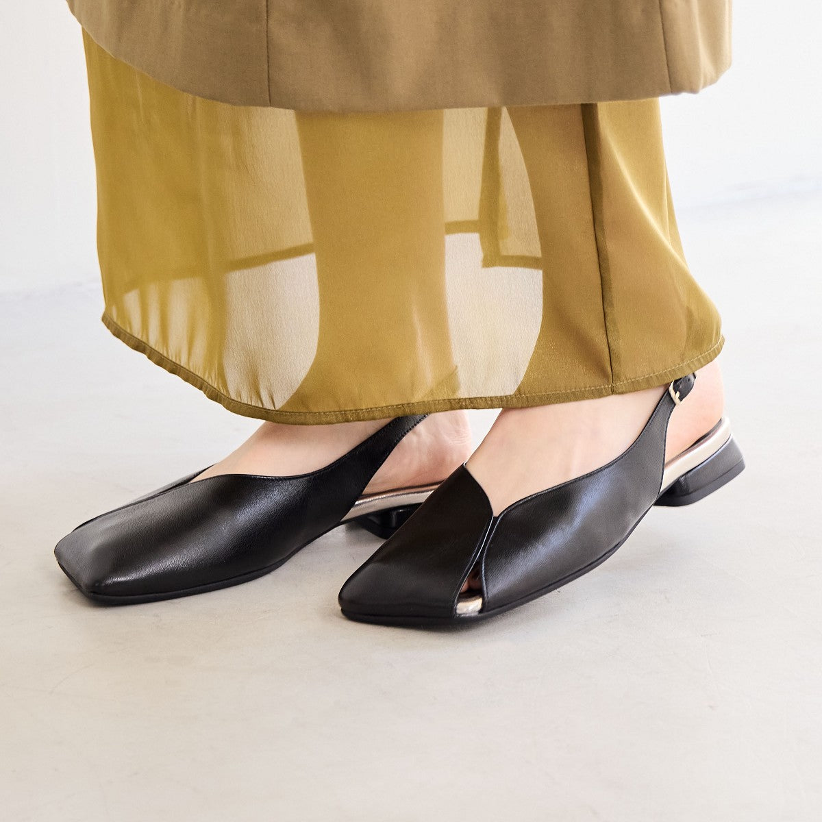 【SALE】ワイドスクエアトゥスリングバック/651503