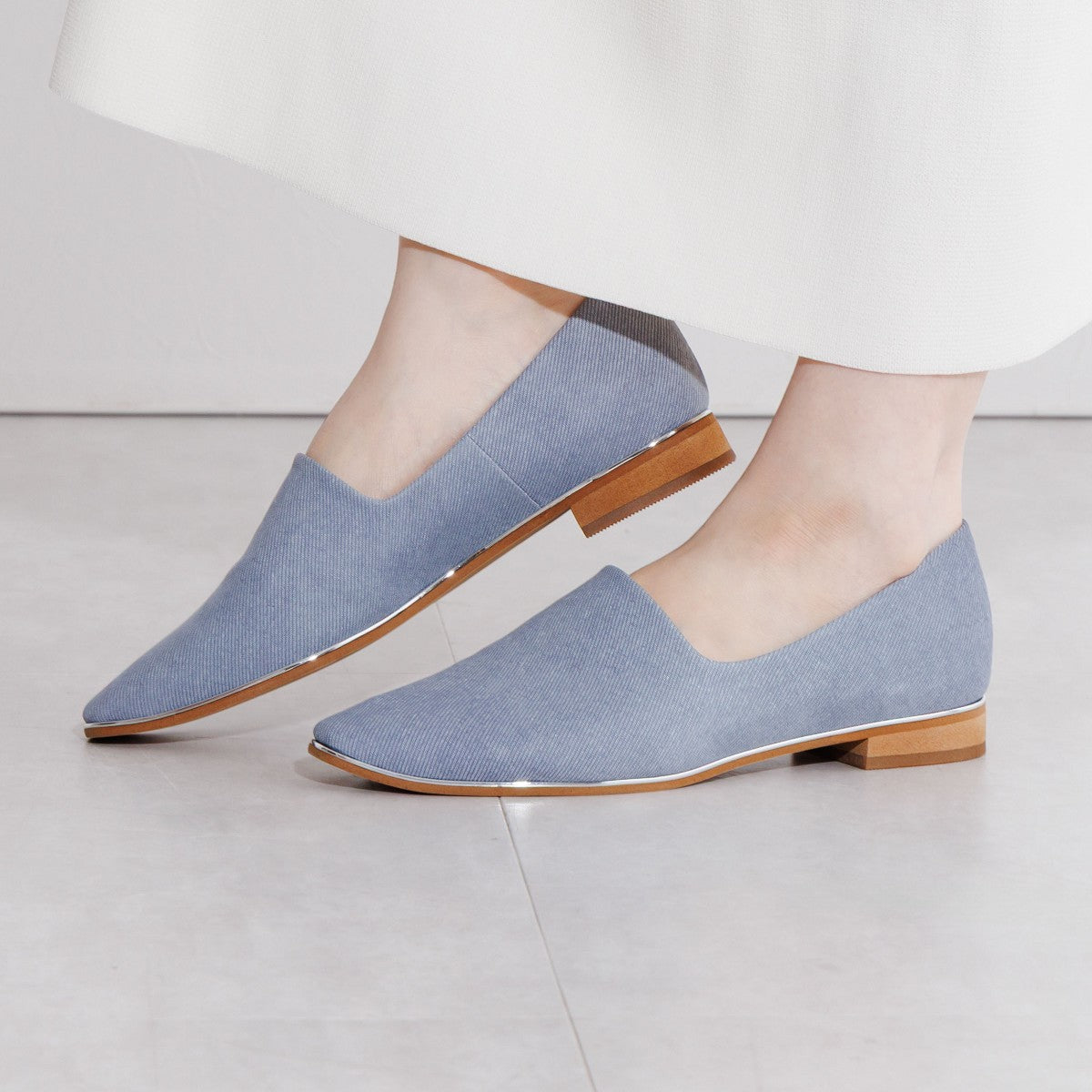 【26SS新色追加】メタルラインソフトレザーフラットパンプス/653101