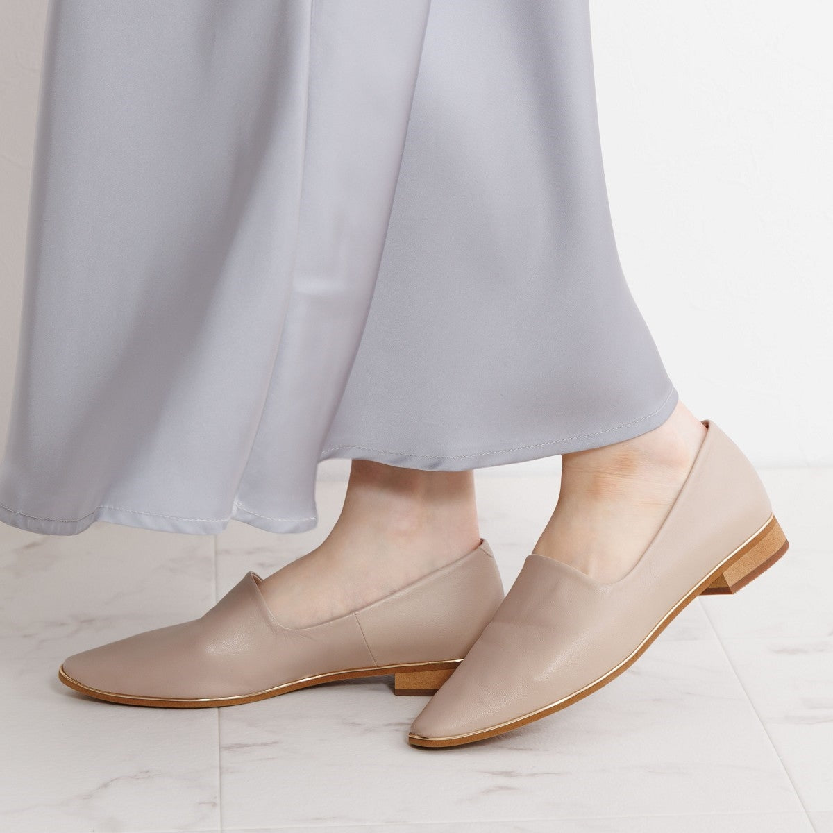 新品◆卑弥呼ヒミコメタルラインソフトレザーフラットパンプス¥24,200のお品 25AW新色】メタルラインソフトレザーフラットパンプス/653101