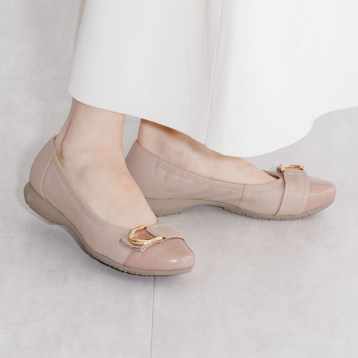 26SS新色追加】メタルベルトスニーカーパンプス/653301