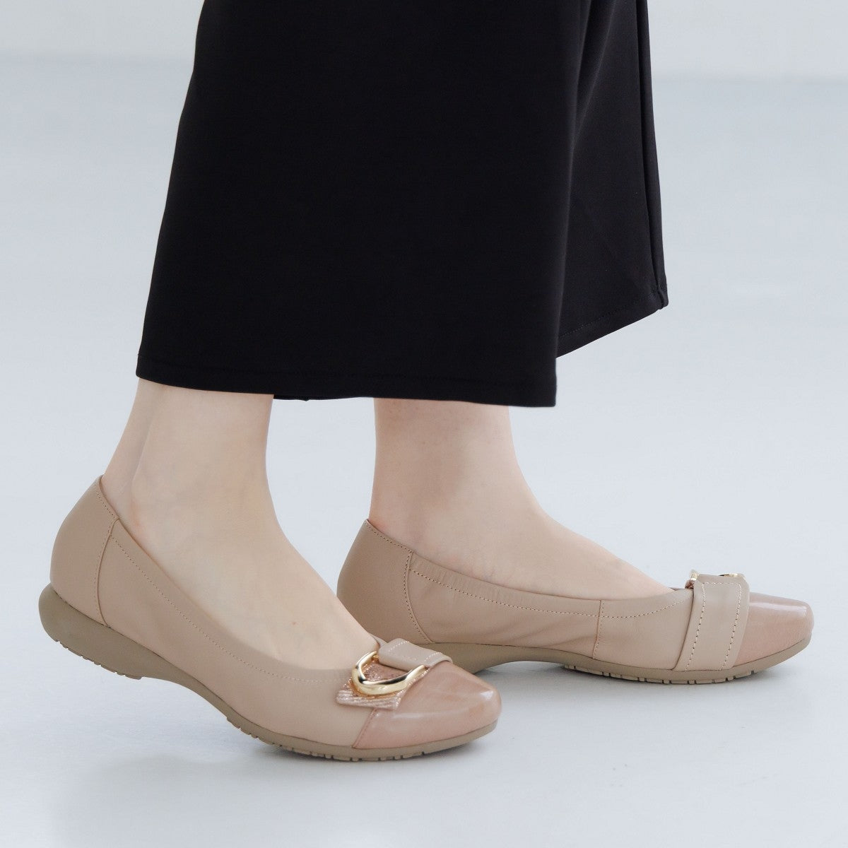 【26SS新色追加】メタルベルトスニーカーパンプス/653301