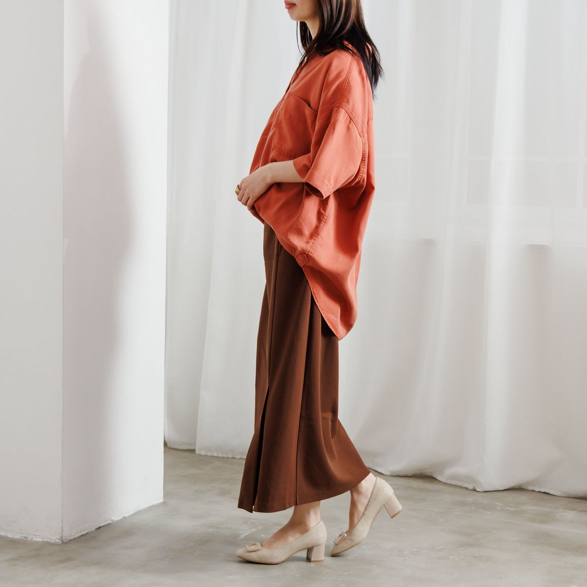 26SS新色追加】スクエアバックルチャンキーヒールパンプス/653302