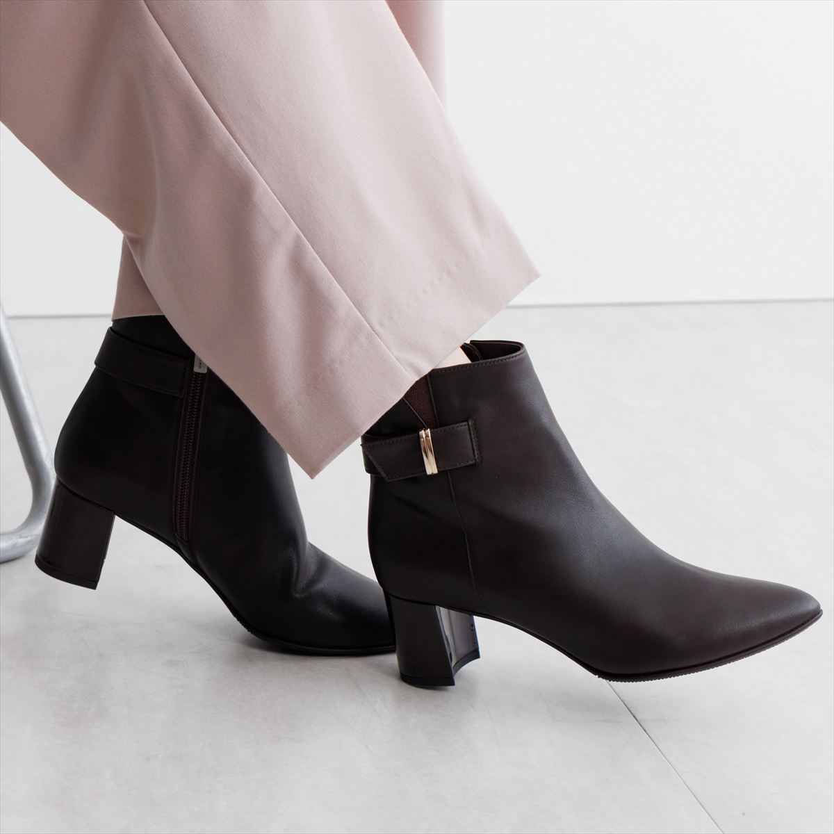 25AW】5.5cmヒールベルトパーツデザインブーツ/653401