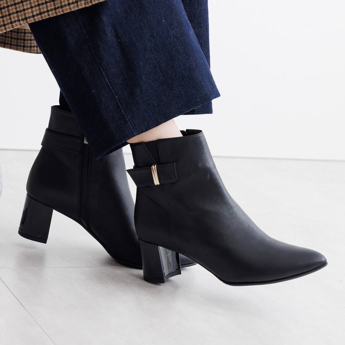 【25AW】5.5cmヒールベルトパーツデザインブーツ/653401