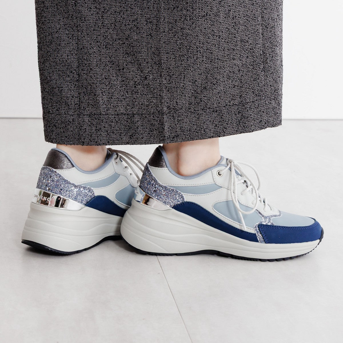 【25AW新色】美脚ヒールアップスニーカー/657106